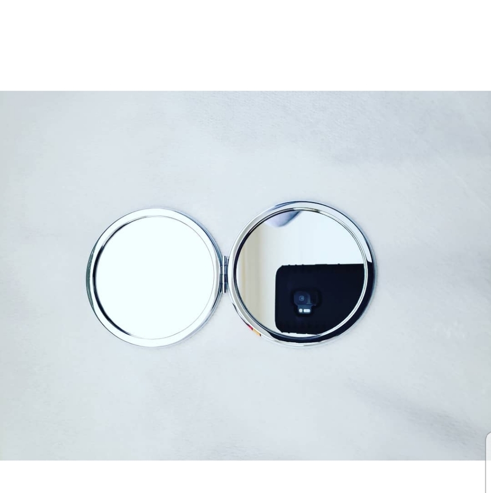 Compact Mirror - Picture 3 of 3